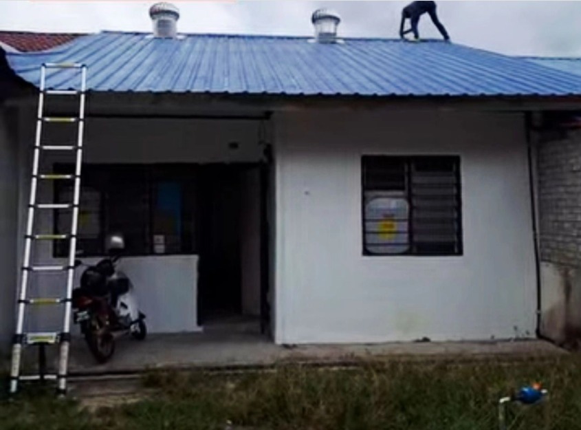 Pemasangan bumbung metal deck